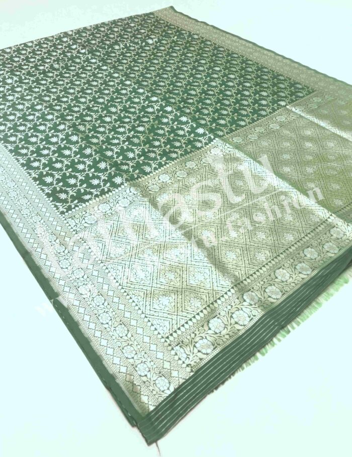955834001